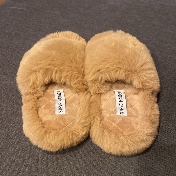 Steve Madden Shoes Steve Madden Tan Faux Fur Slip On Sleepers Girls